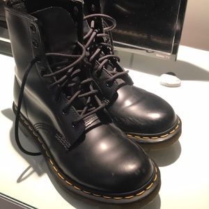 Doc martens smooth black